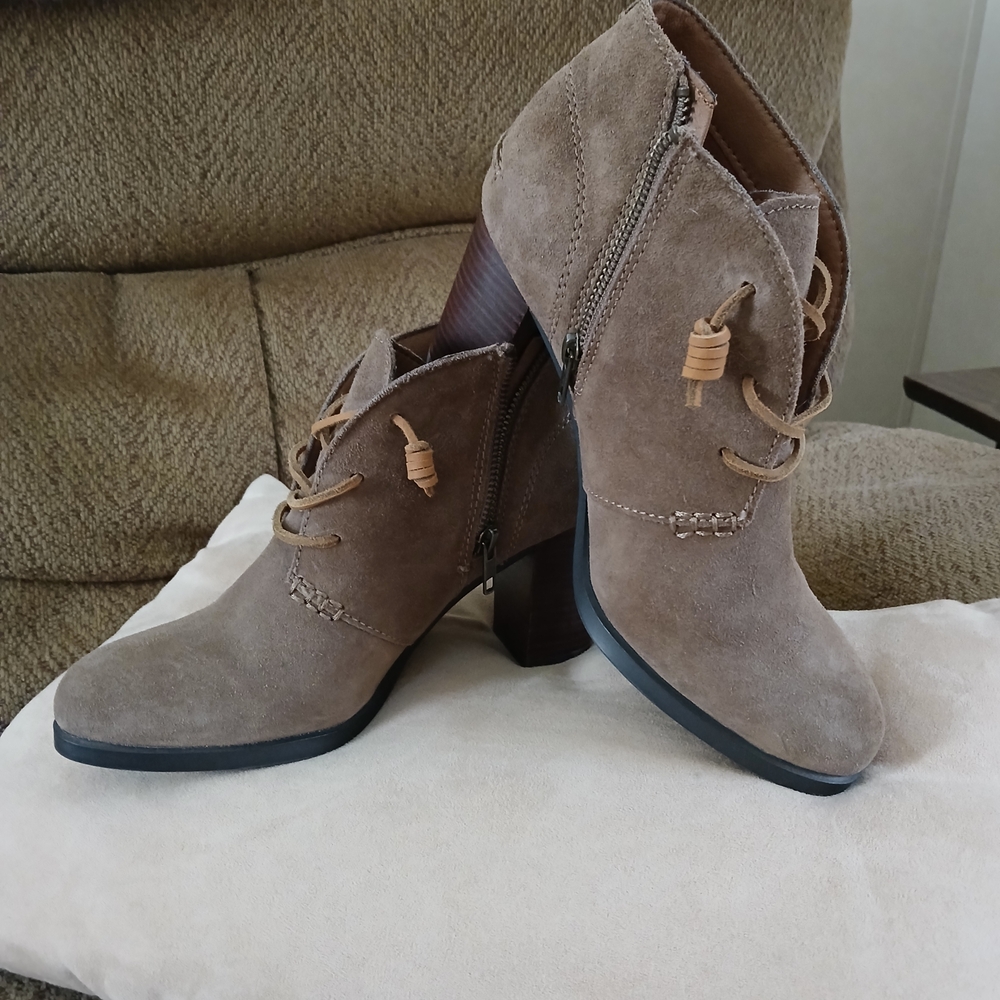 Sperry Tan Ankle Boots with Lace-Up Design